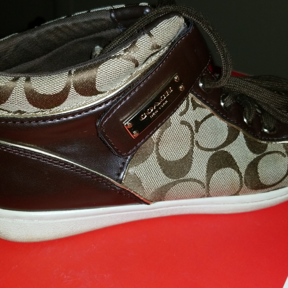 Coach - Picture 4 of 8